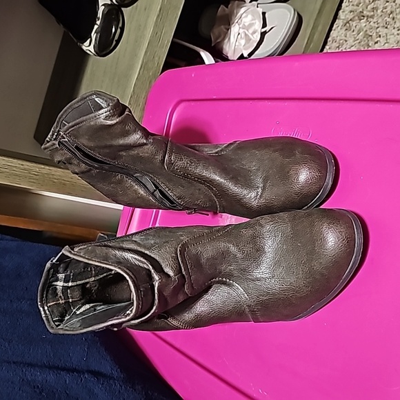 Size 10m g by guess brown ankle boots. - Picture 2 of 6